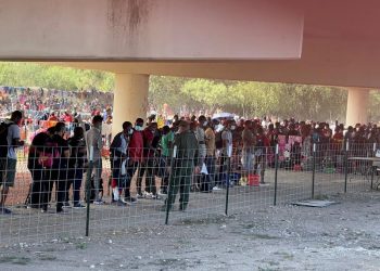 Inmigrantes haitianos en frontera con Estados Unidos