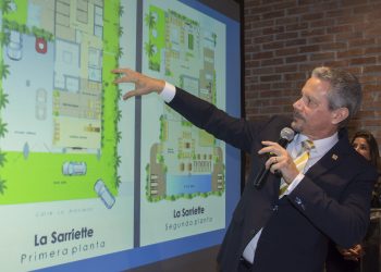 Rafael Madera, gerente general de Inmobiliaria Reservas, presenta el proyecto La
Sarriette, primera torre eco-verde en Santo Domingo.
