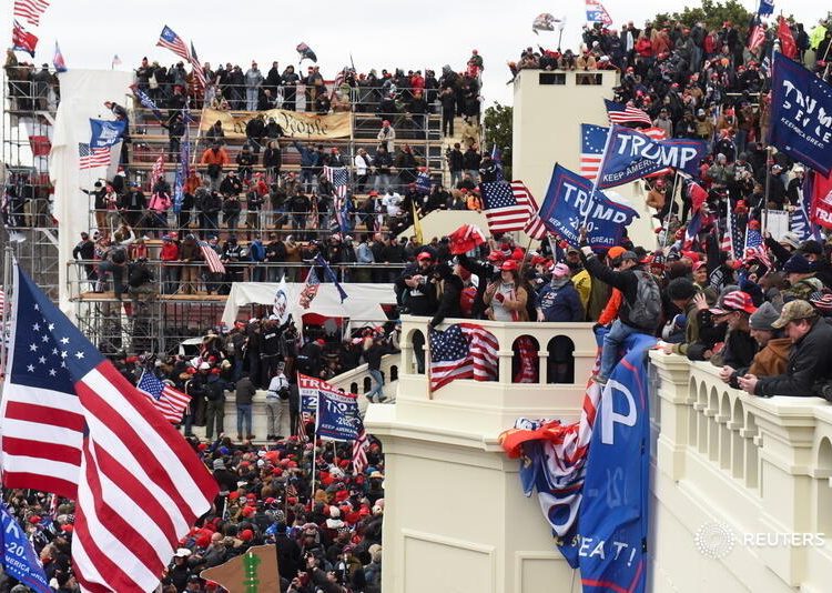 Los congresistas acusaron a las tecnológicas de primar sus intereses económicos por encima de preservar la seguridad ciudadana a través del bloqueo a noticias falsas en sus plataformas digitales durante el asalto al Capitolio, el pasado 6 de enero, en EEUU. | Reuters.