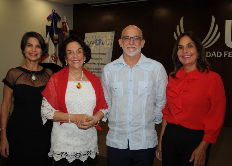 Isabel Esteban, Dolly Molinari de Esteban, Ricardo Esteban y Virginia Esteban.