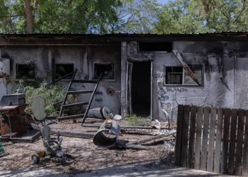 En cada rincón se percibe el olor penetrante de la muerte, una mezcla de sangre seca, destrucción y abandono.