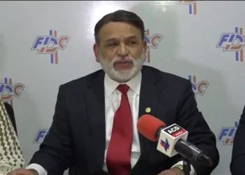 La solicitud fue firmada por el presidente de la FDC, Iván de Jesús García, y el secretario general, Félix Rodríguez Báez.