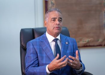 El ministro Joel Santos resalta el liderazgo del sector energético y minero en la captación de inversión extranjera.