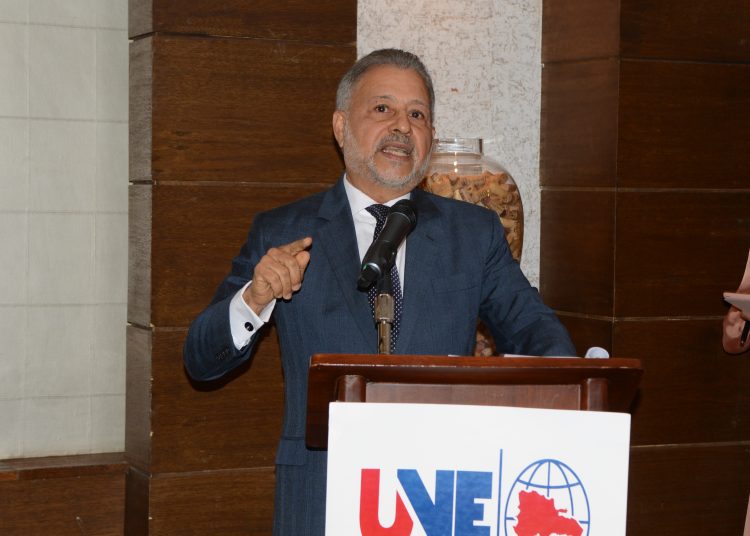 El presidente de la UNE proyecta déficit fiscal de RD$254,916 millones para el 2026.