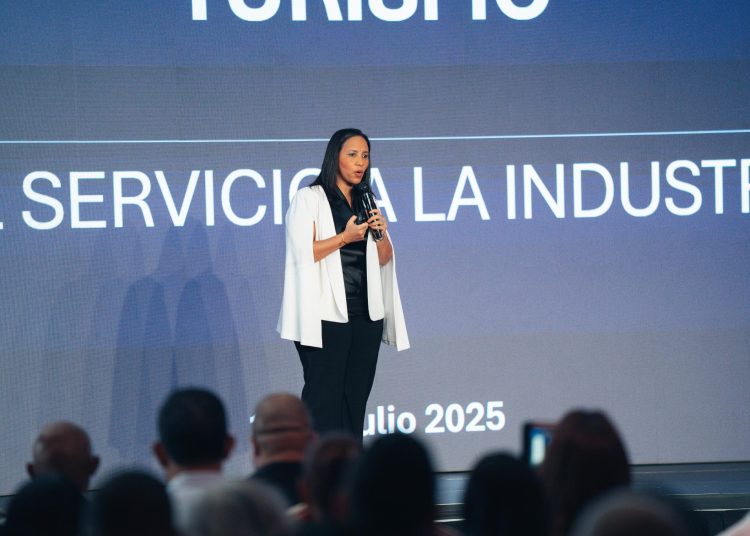 Jacqueline Mora estima que en dos años República Dominicana superará a Cozumel en llegada de cruceristas, si se hacen las inversiones necesarias.