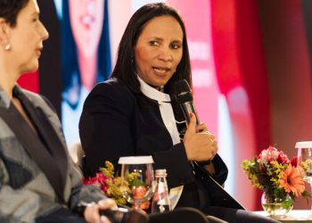 La viceministra destacó que el sector educativo debe desarrollar las bases para formar el capital humano que necesita la industria turística.