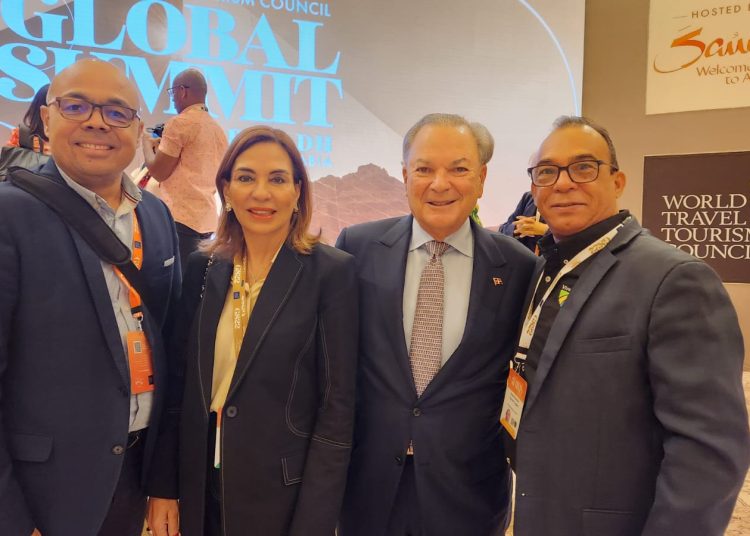 Jairon Severino, Haydée Kuret, Frank Rainieri y José Ramón Torres/
