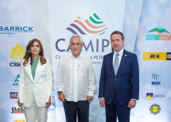 Juana Barceló, Sebastian Piñera y Victor Bisonó. | Fuente externa.