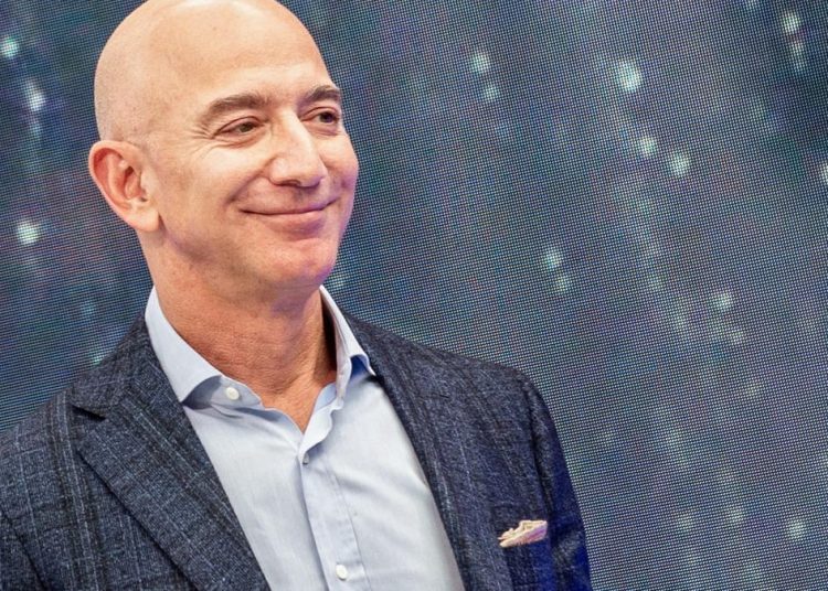 Amazon reveló en febrero que Bezos planeaba deshacerse de hasta 50 millones de acciones de la empresa a través del corredor de valores Morgan Stanley antes del 31 de enero de 2025.