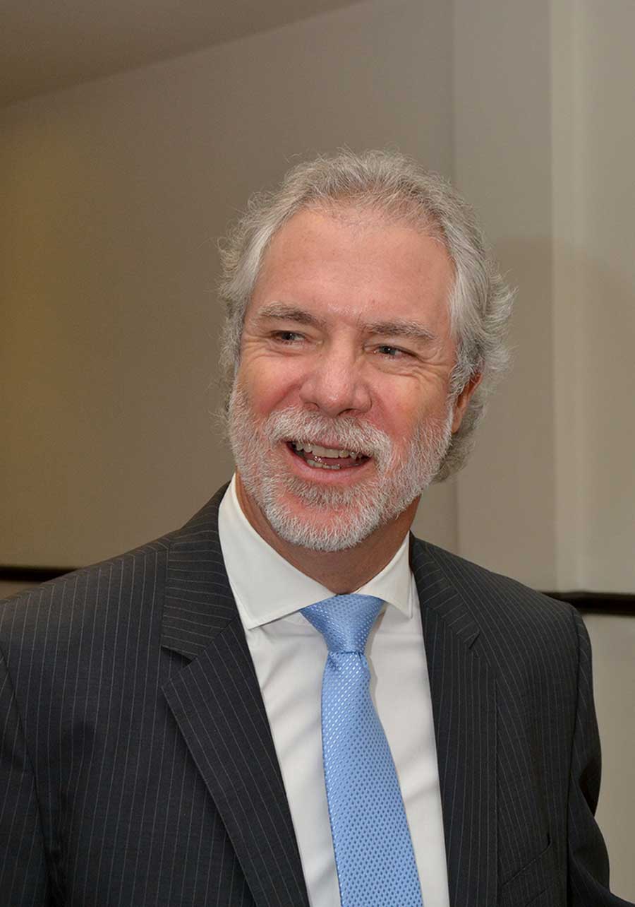 Jefrey Poyo, experto en microcréditos a pequeñas y medianas empresas.