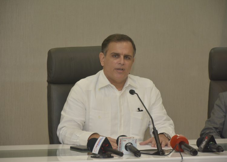 Jochi Vicente, ministro de Hacienda.