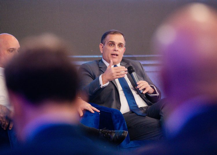 El funcionario explicó que el presupuesto de este año contempla RD$263,000 millones aproximadamente para el pago de intereses, equivalente un 22% del presupuesto de ingresos correspondiente a 2024.