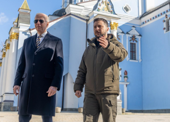 A cuatro días de cumplirse un año de la invasión de Rusia a Ucrania, Joe Biden se reúne con su homólogo ucraniano, Volodímir Zelenski, enviando un claro mensaje de apoyo a esa nación en medio del extendido coflicto. | Potus vía Twitter.