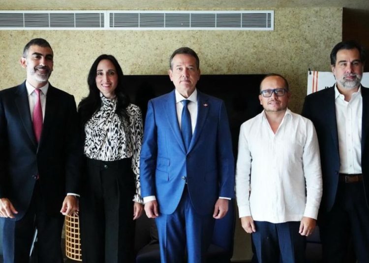Jorge Sahd, Susana Martínez, Víctor "Ito" Bisonó, Marcelo Quiroga y Manuel Cabral. - Fuente externa.