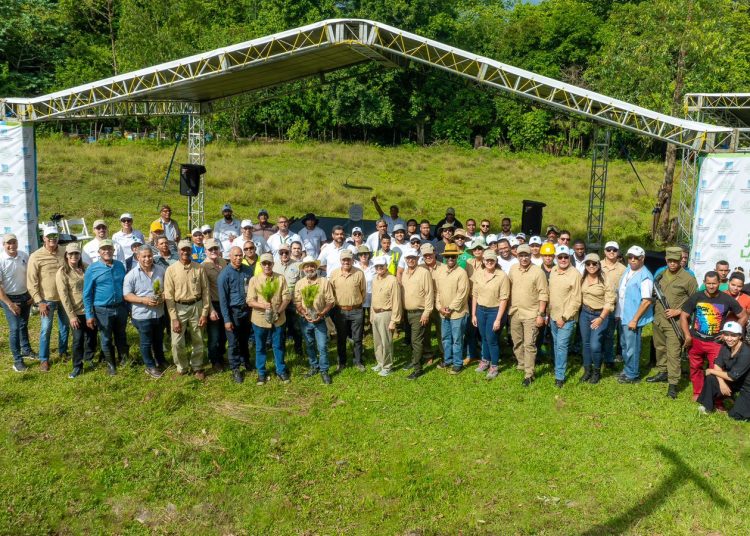 Martín Robles Morillo indicó que, en su gestión, han realizado actividades en procura de recuperar bosques y manglares del país.
