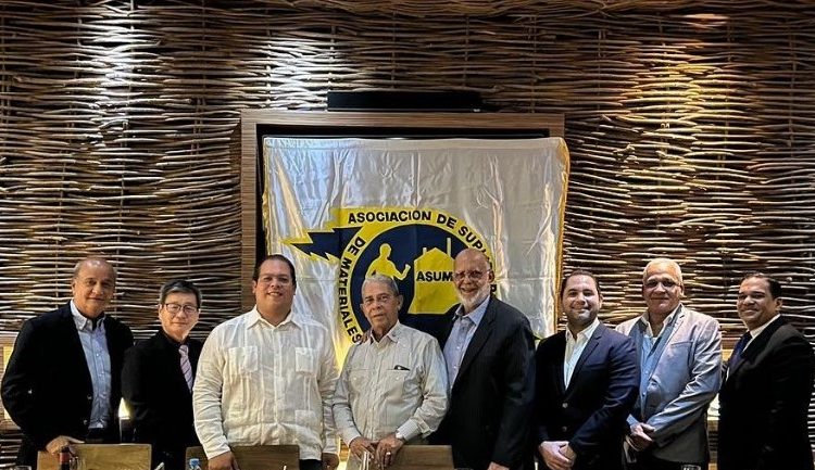 José A. Fuertes, Osamu Komatsu, Pedro Fernández, Benito Olmo, Gustavo Núnez, Douglas Hasbún, Denis Gómez y Mayobanex Gómez. - Fuente externa.