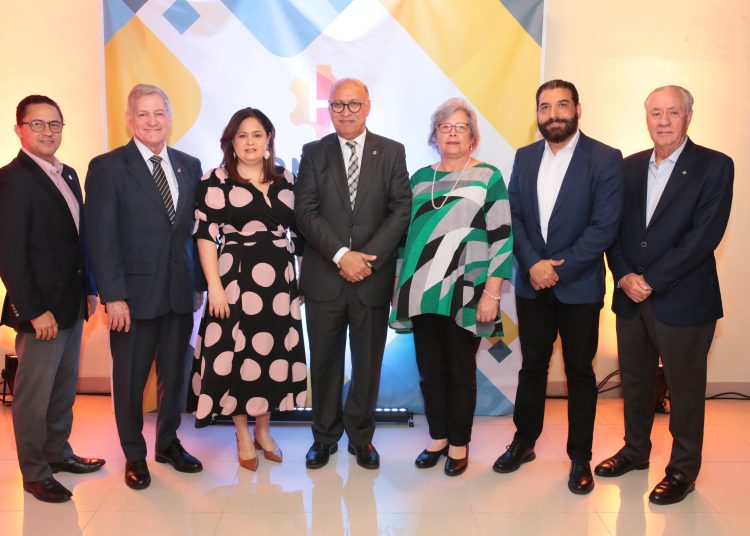 José L. Castillo, Euri Andujar, Lidibert González, Ángelo Viro, Cándida Mejía, Francis Mateo y Leonardo Vargas. Fuente externa.