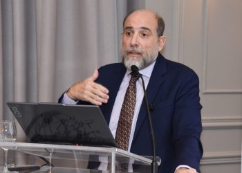 José Luis De Ramón alerta sobre uso creciente del comercio internacional como instrumento político.