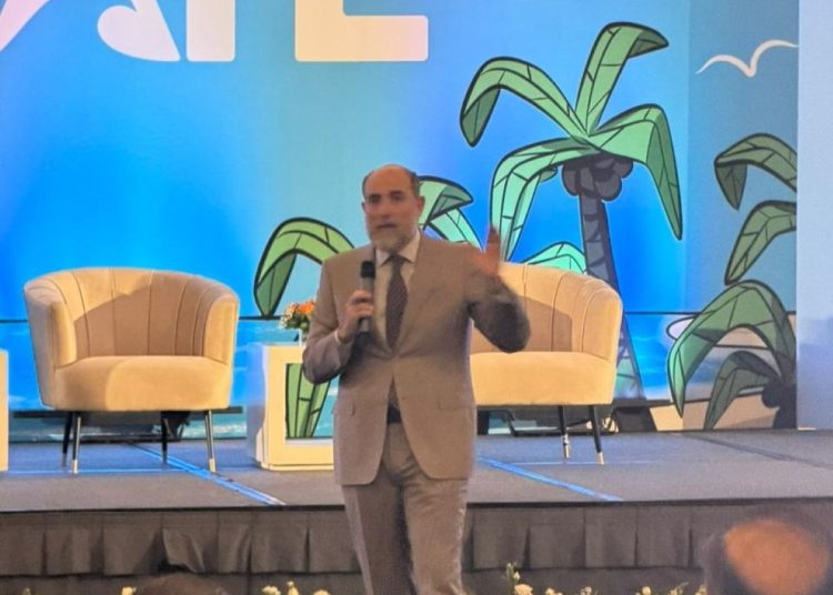 José Luis De Ramón plantea la necesidad de impulsar reformas estructurales que fortalezcan la competitividad.