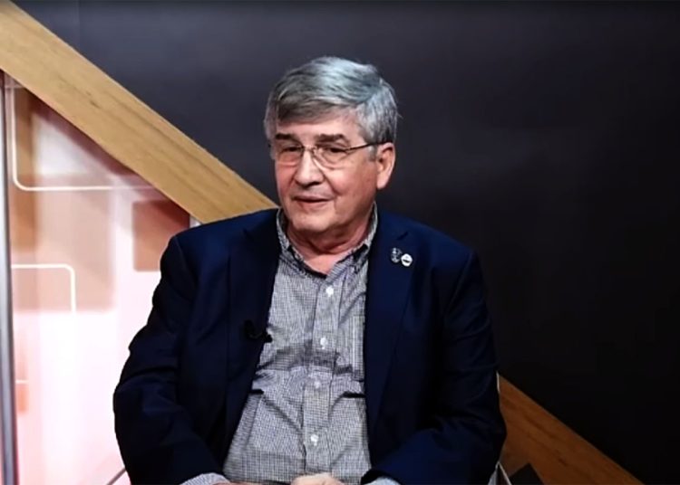 El académico agregó que otros proyectos también han sufrido algunos retrasos.