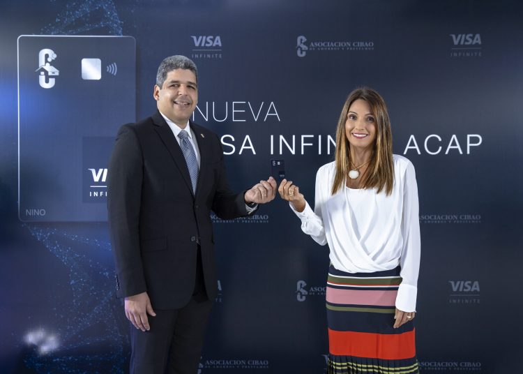 José Luis Ventura, vicepresidente de ACAP, y Sofía Antor, gerente general de Visa República Dominicana.