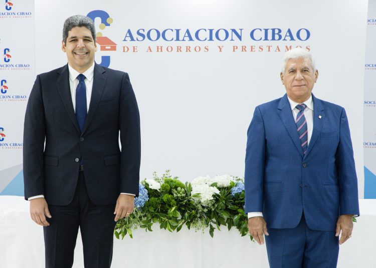 José Luis Ventura, vicepresidente ejecutivo y Rafael Genao, presidente de la junta de directores de ACAP. 
| Fuente externa.