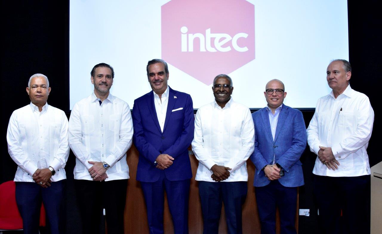 josé feliz, jordi portet, luis abinader, rolando guzmán, victor gómez y alfonso casasnovas