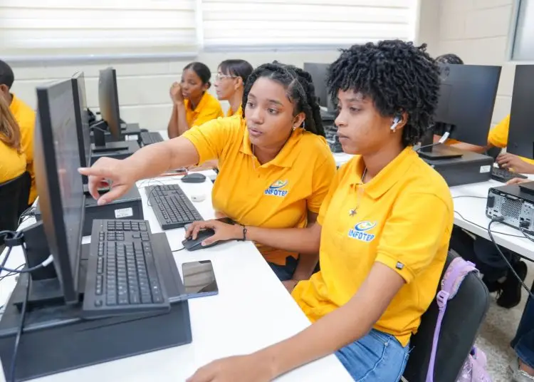 Al conmemorar el Día Nacional de la Juventud, Rafael Santos Badía destacó el potencial de los jóvenes como agentes de cambio y desarrollo en la sociedad.