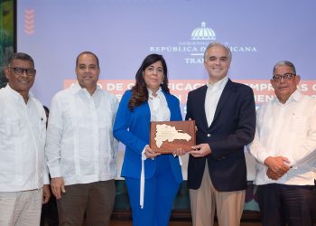 Juan Antonio Estevez, Rhenny Matos, Nieves Ramos, Luis Miguel De Camps, y Guillermo Villaman. | Fuente externa.