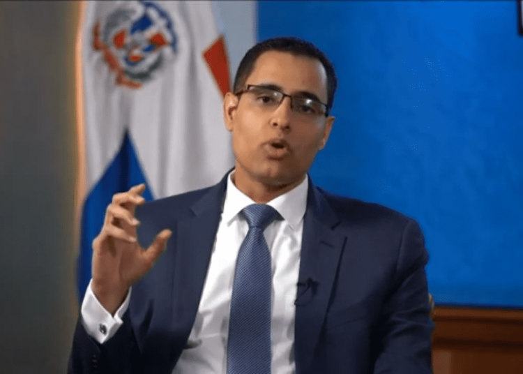 Jiménez aseguró que los países avanzan en la medida en que las personas se vuelven más productivas.