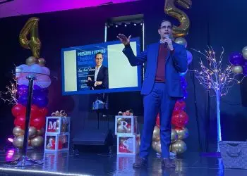 Jiménez enfatizó, además, la necesidad de un cambio en la República Dominicana hacia un modelo económico basado en la alta productividad en lugar de bajos salarios.