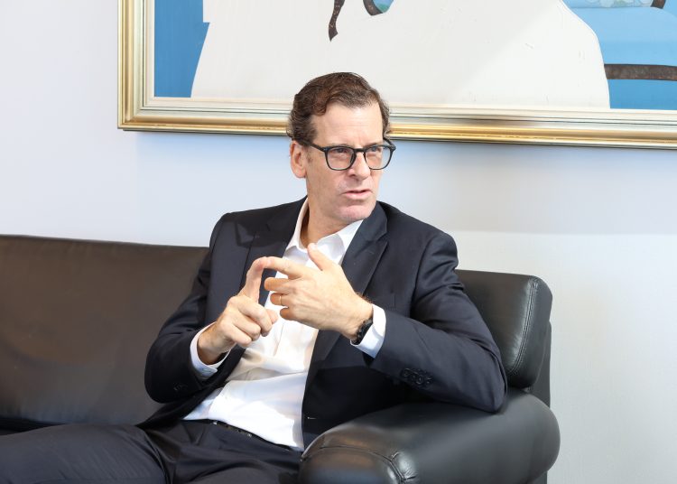 Julio Figueroa indicó que República Dominicana mantiene uno de los desempeños económicos más sólidos de la región pese al contexto global.