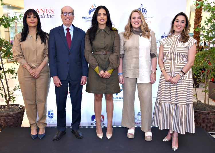 Madelyn Martínez, Max Puig, Mabell Damirón, Cristina Cuadra y Amalia Vega.