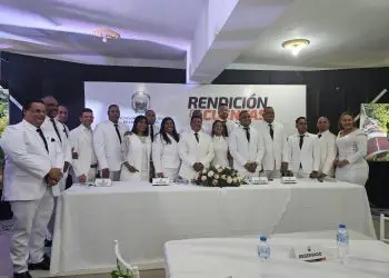El alcalde Junior Santos junto al Concejo de Regidores durante el acto de rendición de cuentas este 24 de abril de 2025