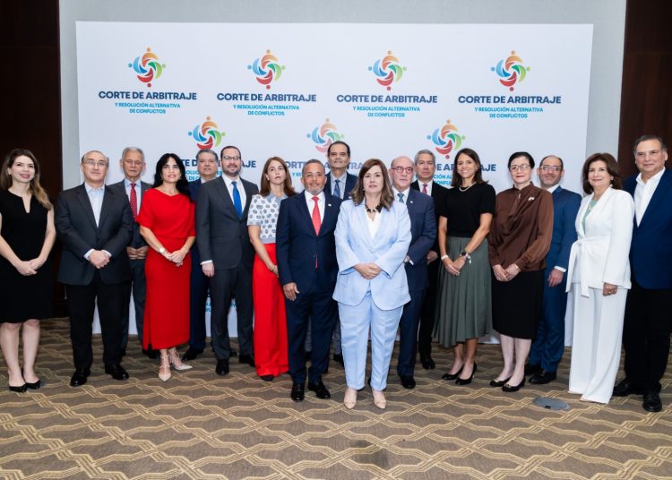 Ramón Ortega, José Luis Alonso, Fernando Villanueva, Luis Miguel Pereyra, Eduardo Domínguez Imbert, Leonel Melo, Mario Lama, Marco Bisonó, Jaime Senior, Aura Fernández, Laura Medina, Carolina Soto, Karina Elmúdesi y Rafael Dickson Morales.