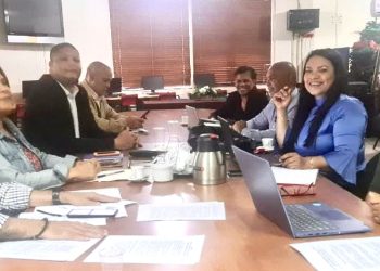 Junta directiva y el jurado del Galardón en la primera reunión.