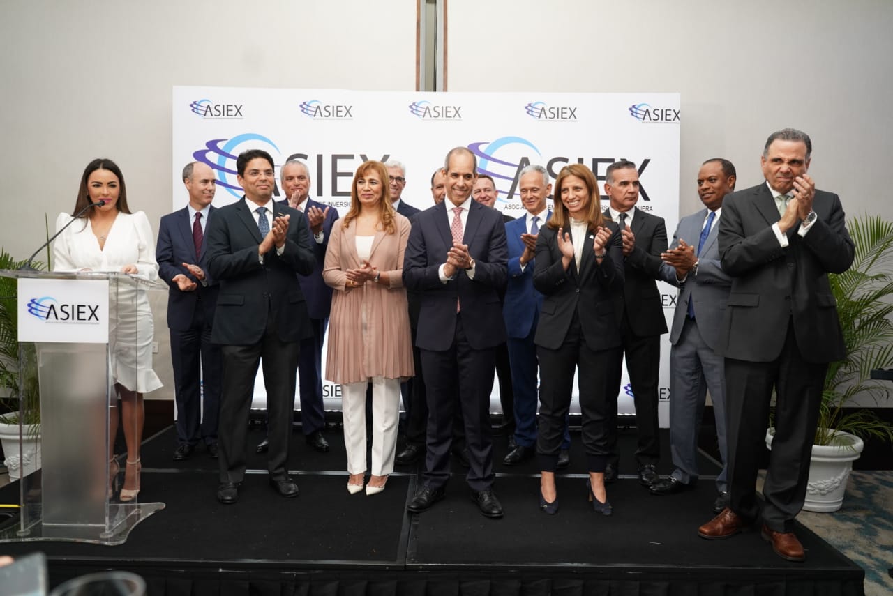 juramentación de los nuevos miembros de la junta directiva de asiex