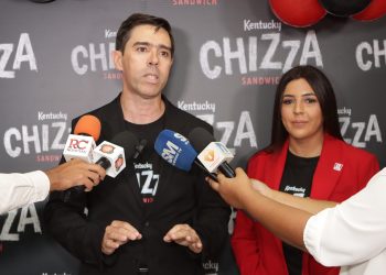 El gerente general de KFC en el país intervino en la presentación del Kentucky Chizza Sándwich.