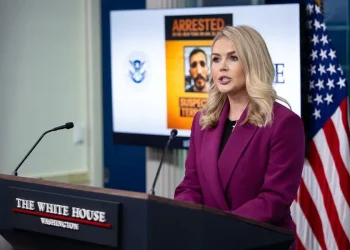 Karoline Leavitt, portavoz de la Casa Blanca, informa sobre el estado de las negociaciones entre Estados Unidos e Irán en medio del conflicto en Oriente Medio.