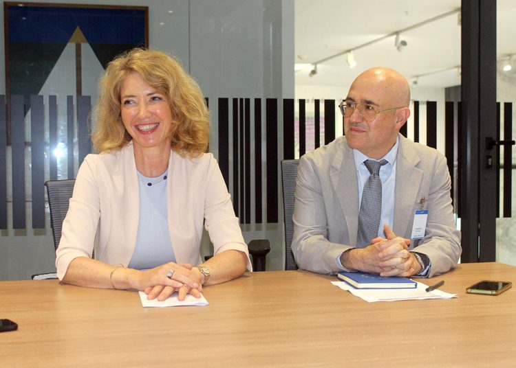 Embajadora de la UE ante República Dominicana, Katja Afheldt, junto al jefe de la sección Comercial, Luis Araque de Juan.