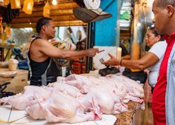 Destaca que la cadena de producción opera con normalidad.
