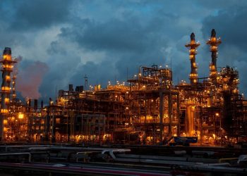 El mandatario expresó su deseo de que Petrobras realice almacenamiento de diésel para evitar que crisis energéticas.