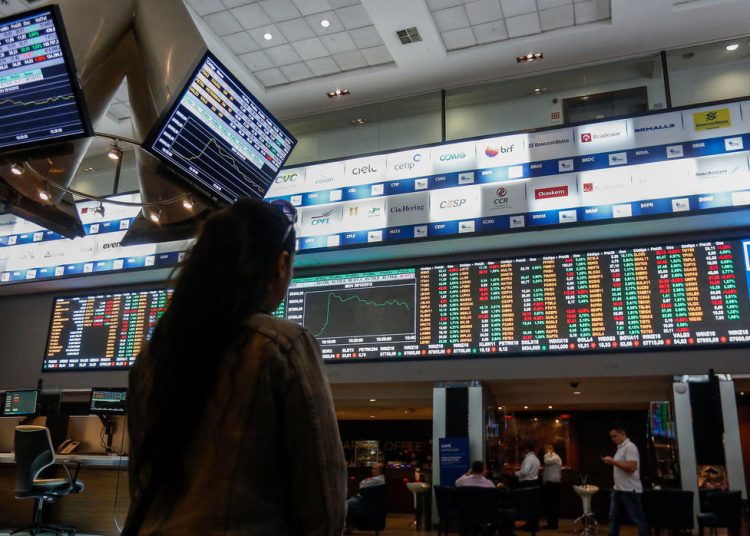 Las empresas que más perdieron fueron la cárnica Marfrig (-6.4%), la agencia de viajes CVC (-5%), y la constructora Eztec (-4.4%).