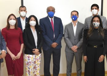 La directiva de Asofer, encabezada por su presidente Carlos Grullón Mejía, se reunió con el ministro de Energía y Minas, ingeniero Antonio Almonte.