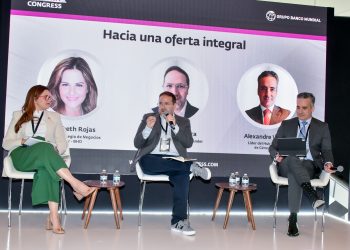 Representantes del BHD expusieron estrategias de banca inclusiva para adultos mayores.