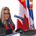 La embajadora dominicana en Canadá, Michelle Cohen, durante el acto de izamiento de la bandera dominicana en Ottawa.