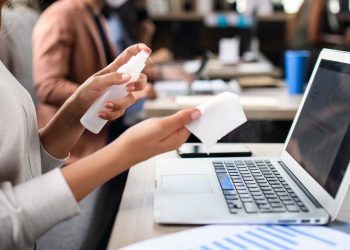 Desinfección, espacios laborales, oficinas