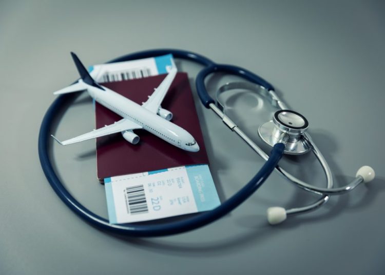 El gasto promedio entre cirugía y estadía, es de aproximadamente US$8,500 por paciente. - Fuente externa.