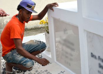 Las lápidas tienen dos precios, ya que dependiendo de su tamaño cuestan entre RD$4,000 y RD$8,000. | Lésther Álvarez