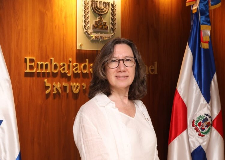 Durante una entrevista para elDinero, Laura Levin, explica el propósito de esta alianza es replicar en territorio dominicano el modelo israelí de actualización permanente.